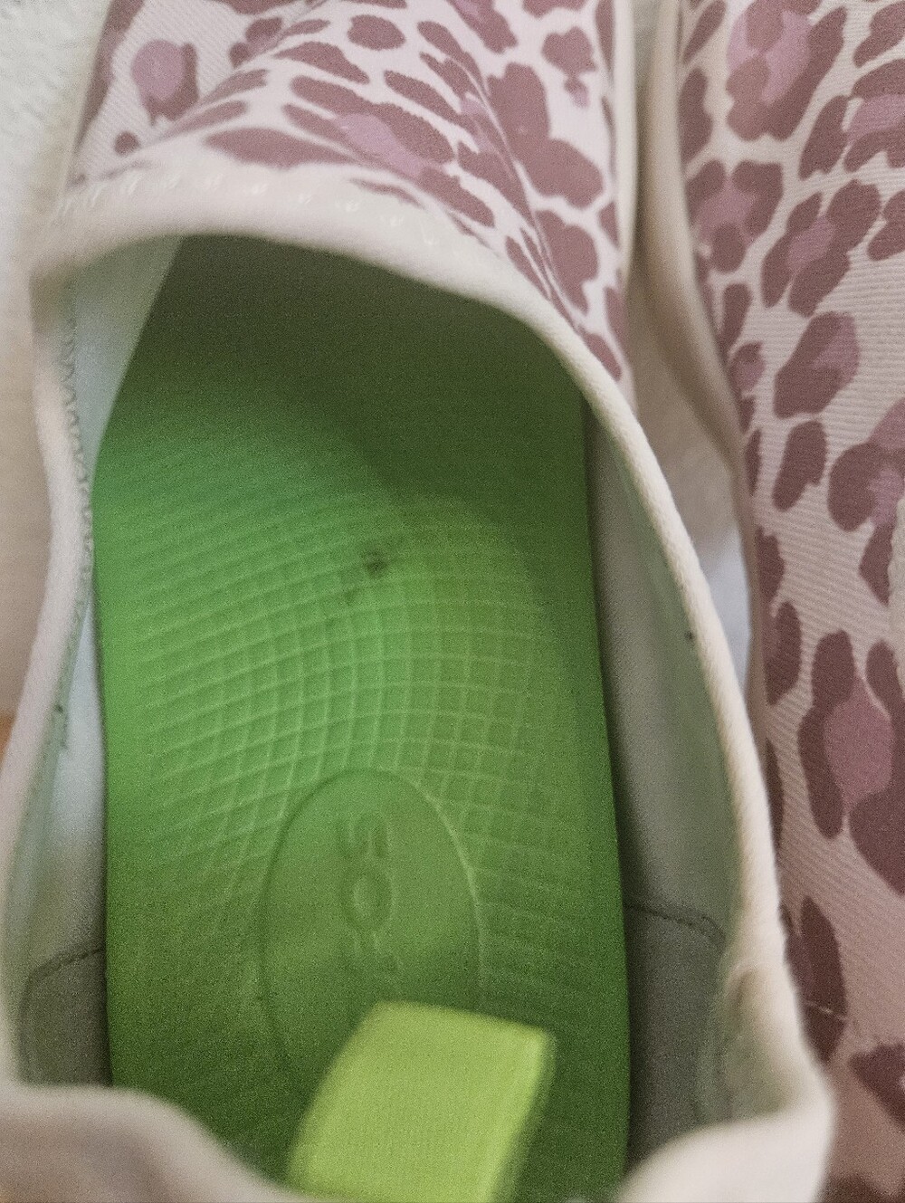 Oofs Oomgzee Low Womens Shies Size 9 - Picture 10 of 15